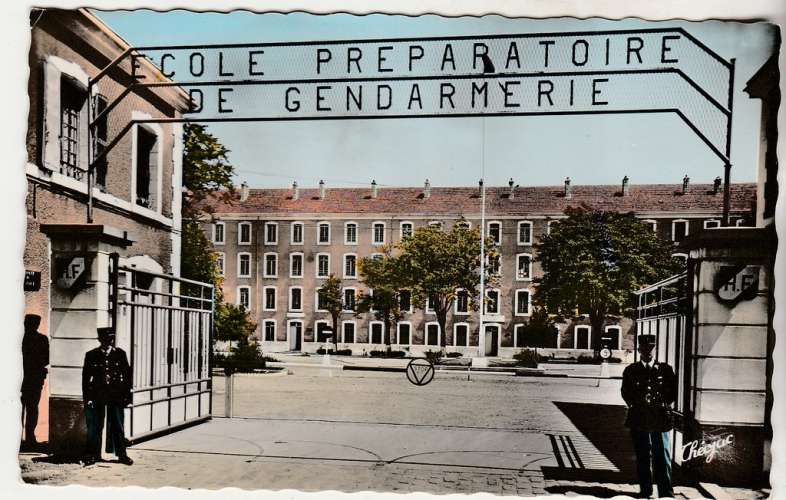 cpsm 86 Chatellerault L'Ecole de Gendarmerie 