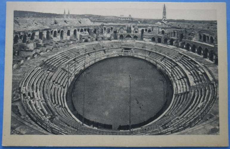 30-NIMES intérieur des arènes