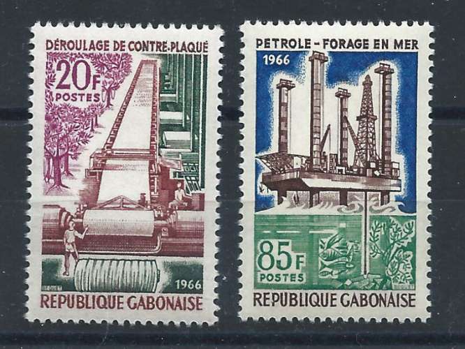 Gabon N°196/97** (MNH) 1966 - Ressources bois et pétrol