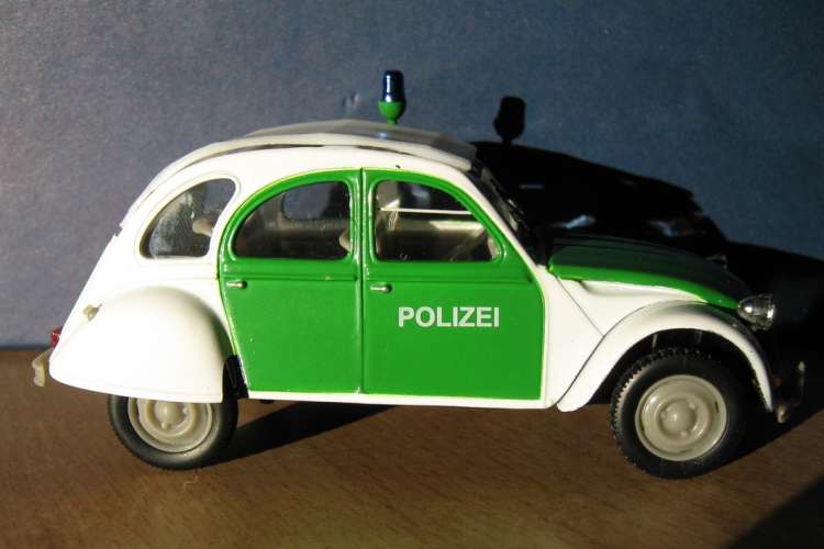 Citroën 2 CV - Police Allemande - Echelle 1/43 ème