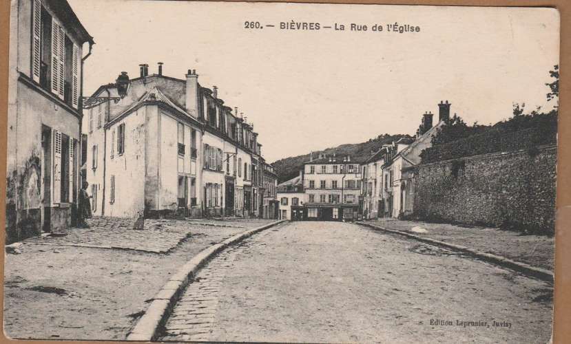 cpa 91 Bièvres  La Rue de l'Eglise