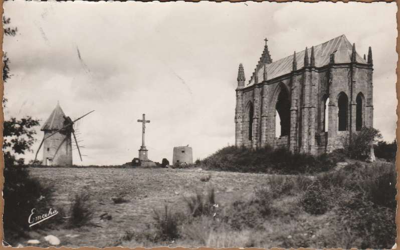 cpsm  85 Les Herbiers Mont des Alouettes , Chapelle ( Moulin )