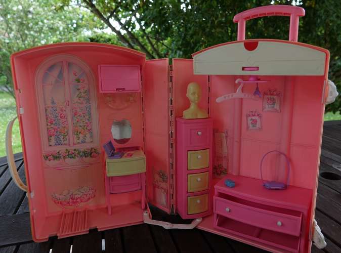 1995 valise chambre de Barbie traveling house