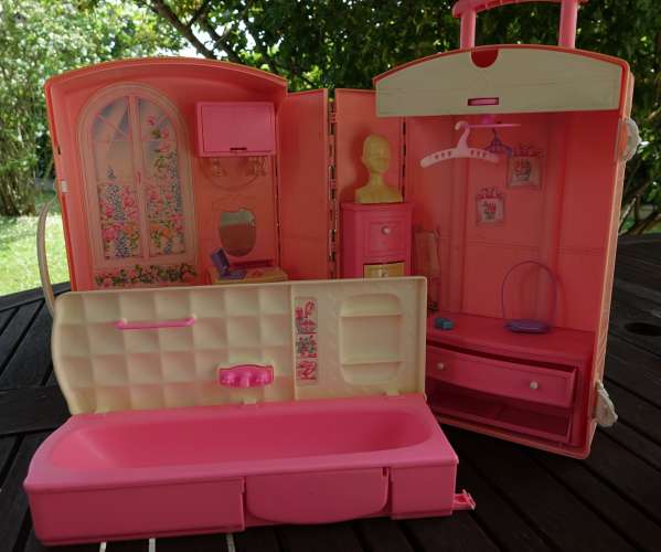 1995 valise chambre de Barbie traveling house