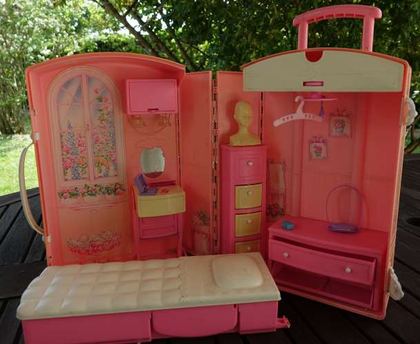 1995 valise chambre de Barbie traveling house