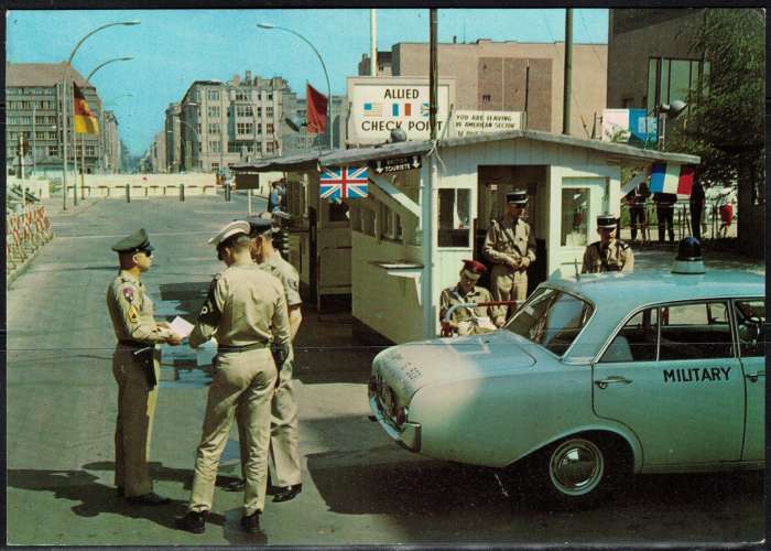 Allemagne Carte Postale Postcard Berlin Checkpoint Charlie