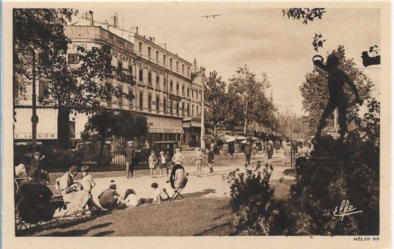 CPA - TOULOUSE. - Square Wilson et Entrée des Allées Jean-Jaurès.