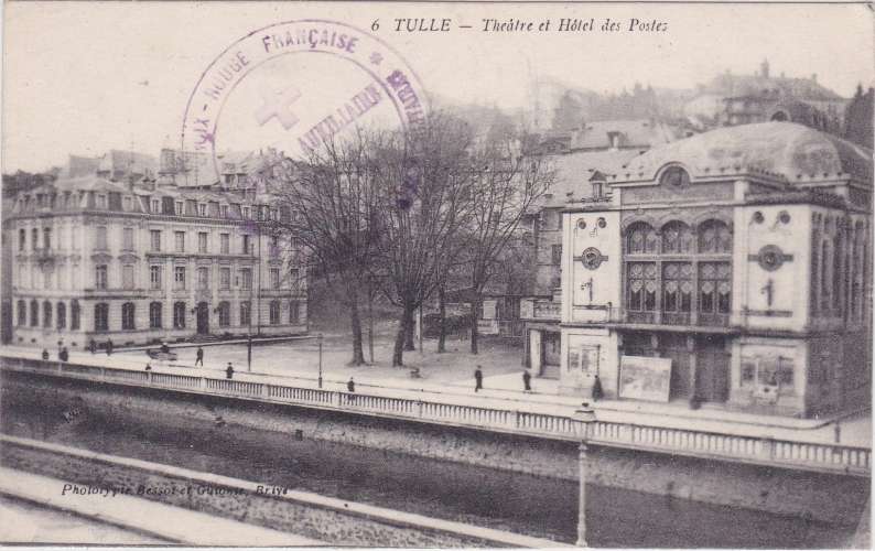 CPA - TULLE - Théâtre et Hôtel des Postes.