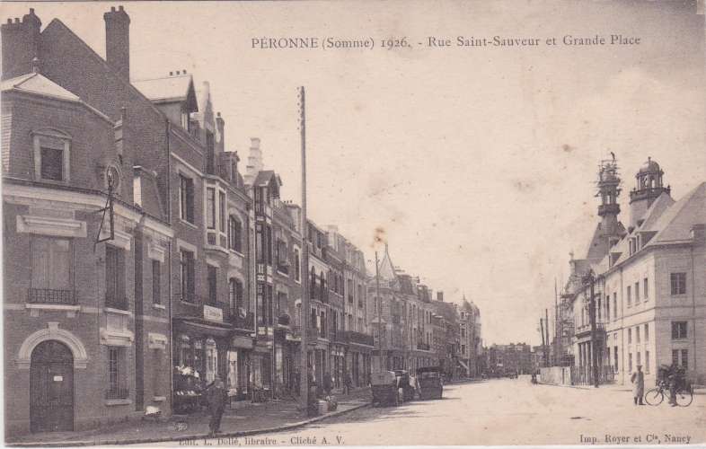 CPA - PERONNE - Rue Saint-Sauveur et Grande Place.