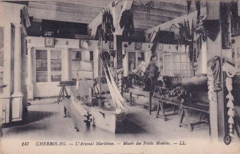 CPA - CHERBOURG - L'Arsenal Maritime, Musée des Petits Modèles.