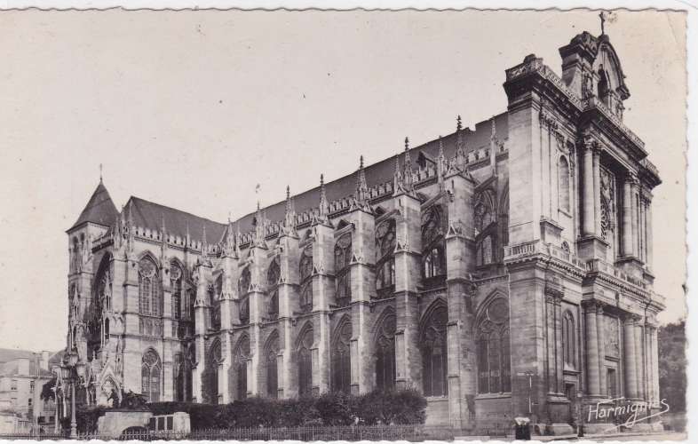 CPSM - CHALONS SUR MARNE - La Cathédrale, Vue d'Ensemble.