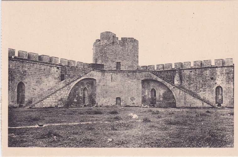 CPA - AIGUES-MORTES - Tour de la Poudrière.