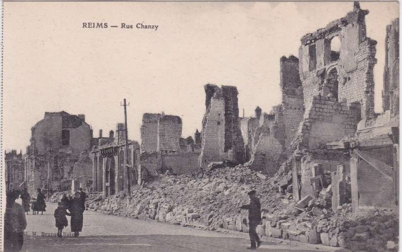 CPA - REIMS - Bombardement 1914, Rue Chanzy.