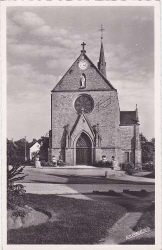 CPA - SAINT FRONT DE COLLIÈRES - l'Église, Façade et Parvis.