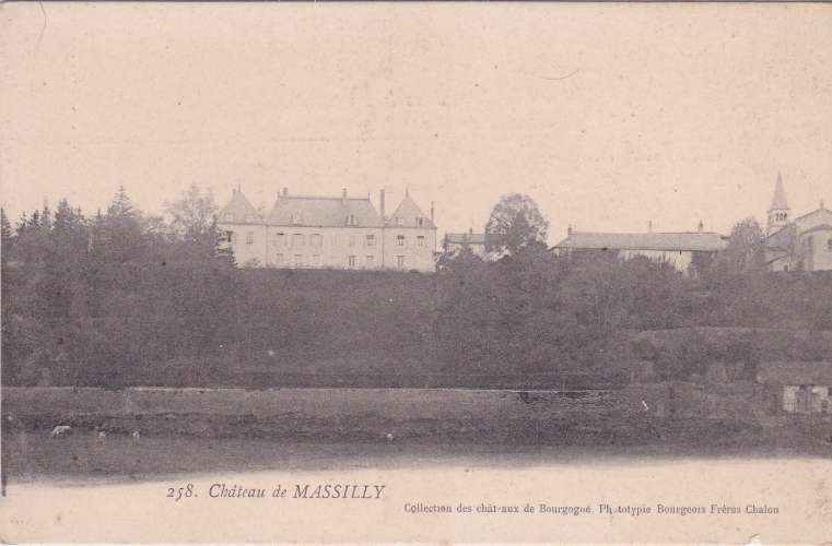 CPA - MASSILLY - Le Château.