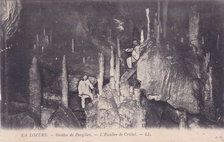 CPA - MEYRUEIS - La Grotte de Dargilan, L'escalier de Cristal.