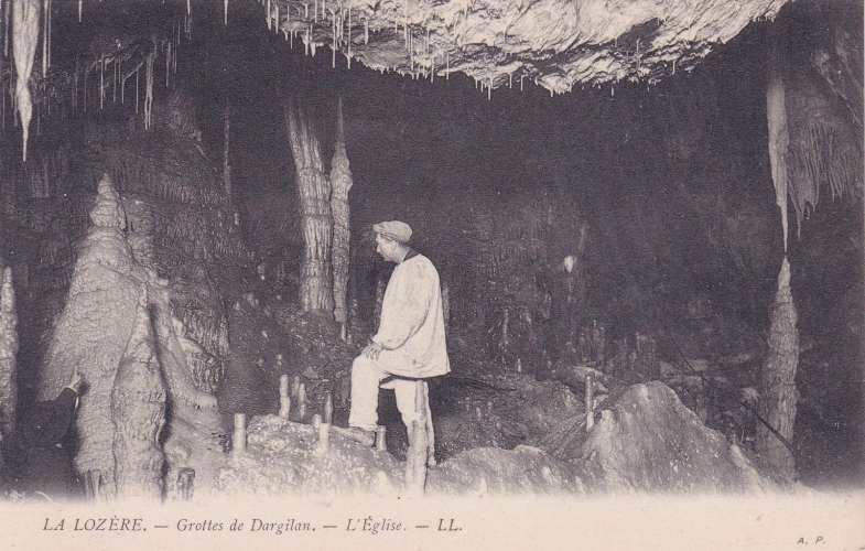 CPA - MEYRUEIS - La Grotte de Dargilan, l'Église.