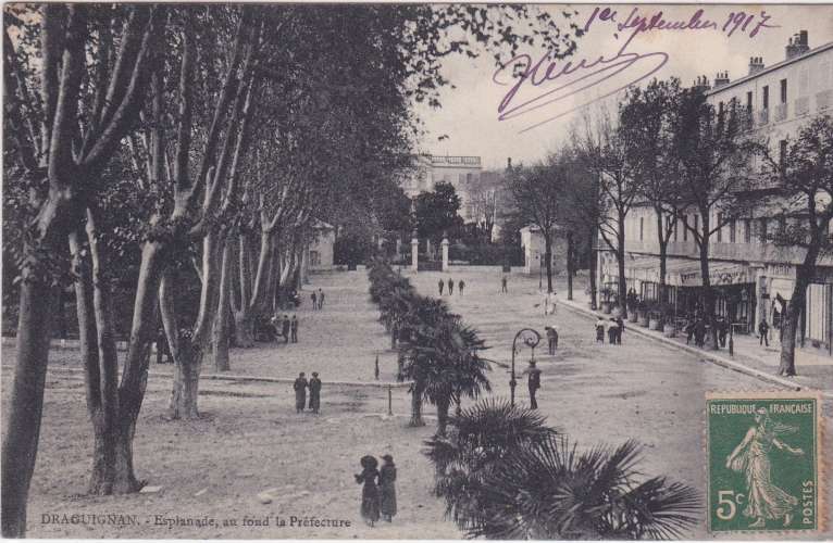 CPSM - DRAGUIGNAN - Esplanade, Au Fond la Préfecture.