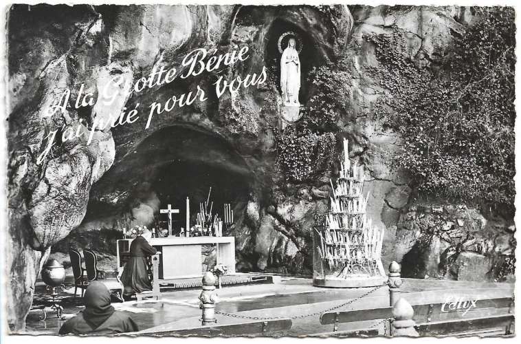 CPSM - LOURDES - La Grotte Miraculeuse.