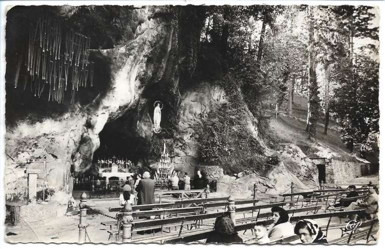 CPA - LOURDES - La Grotte.