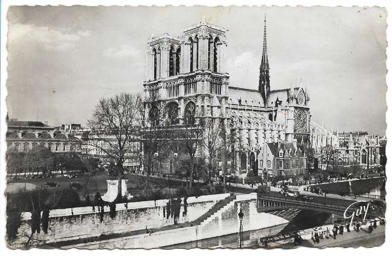 CPA - PARIS - La Cathédrale Notre Dame.