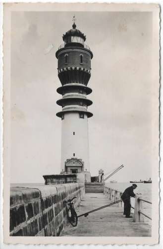 CPA - DUNKERQUE - Jetée Ouest et le Phare.