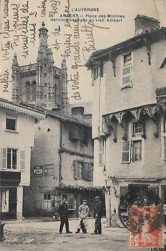 CPA - AMBERT - Place des Minimes Derniers Vestiges du Vieille Ambert.