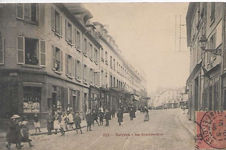 CPA - SÈVRES - La Grande Rue.