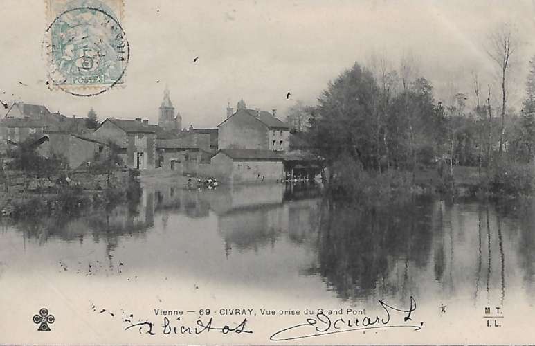 CPA - CIVRAY - Vue Prise du Grand Pont.