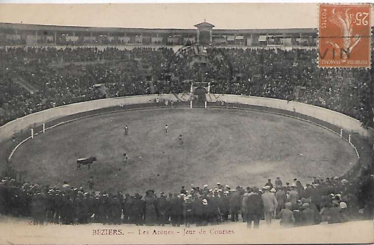 CPA - BÉZIERS - Les Arènes un Jour de Courses.