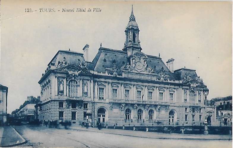 CPA - TOURS - Nouvel Hôtel de Ville.