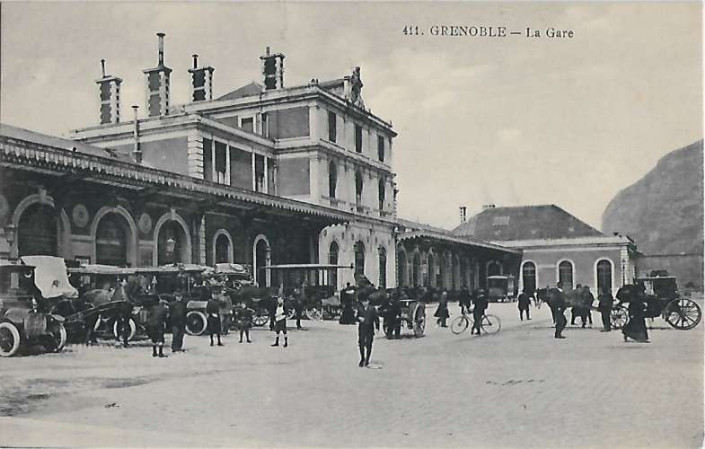 CPA - GRENOBLE - La Gare.