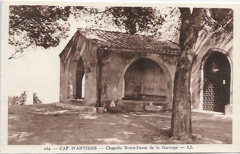 CPA - CAP D'ANTIBES - Chapelle Notre-Dame de la Garoupe.