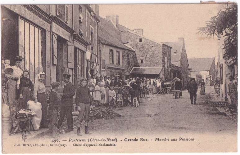 CPA 22 Portrieux - Grande Rue, marché aux poissons - circulée