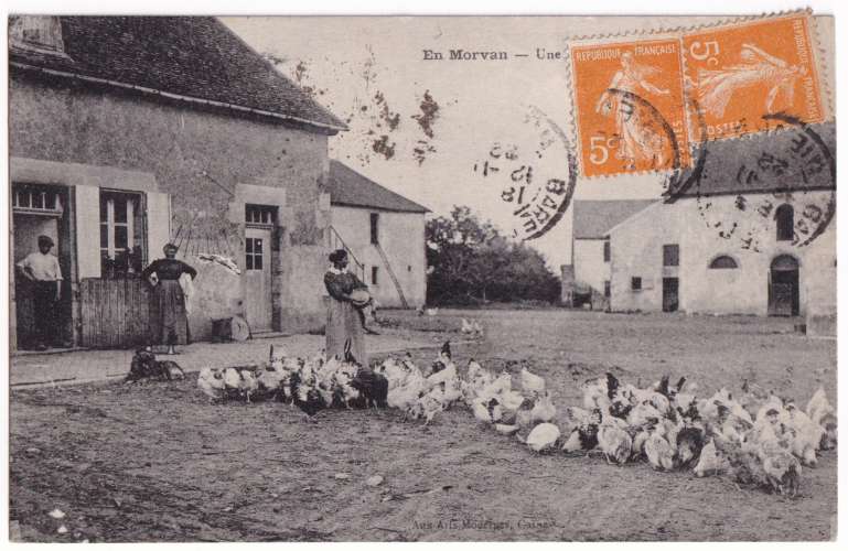 CPA Morvan - Une basse cour - circulée en 1922