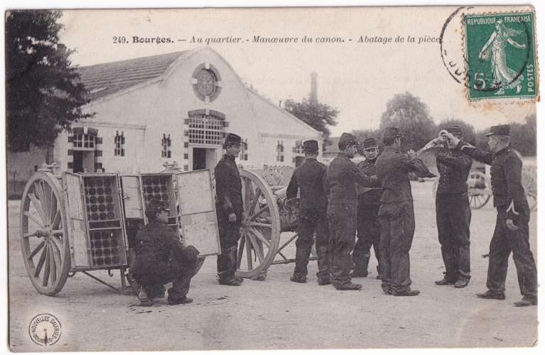 CPA 18 Bourges - Manœuvre du canon - circulée