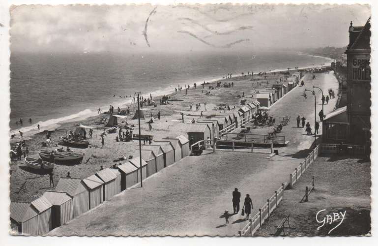 cpsm 14 Lion-sur-Mer La plage et la Digue