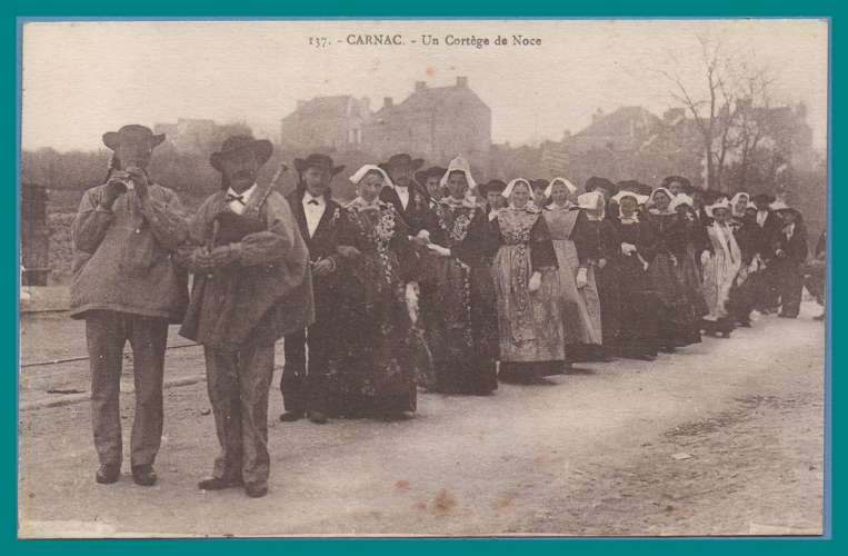 CPA 56 Carnac Un cortège de Noce non écrite costumes 