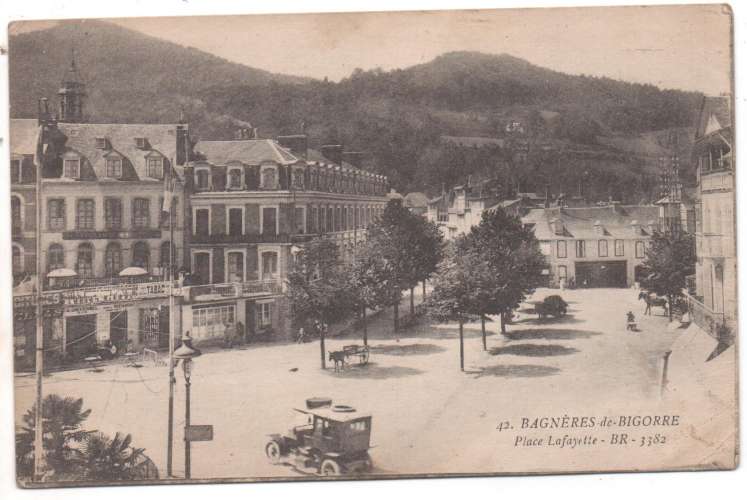 cpa 65 Bagnères-de-Bigorre Place Lafayette