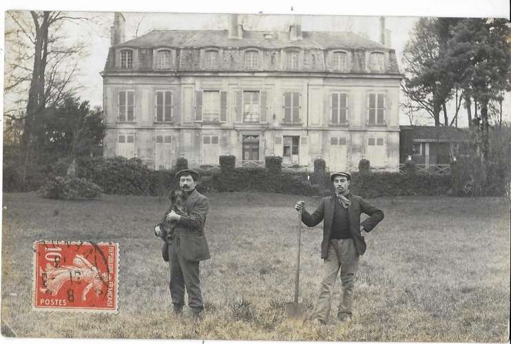 CARTE-PHOTO BOURG la REINE: une propriété