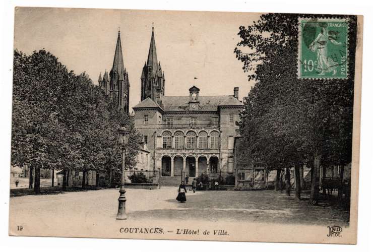 COUTANCES L'HOTEL DE VILLE   CIRCULEE 1922