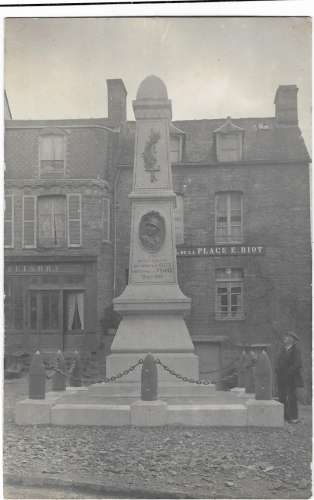 CARTE-PHOTO CLECY: monument aux Morts