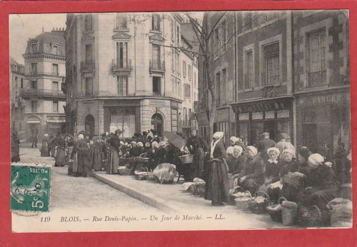 Blois (41) Rue Denis Papin - Un jour de marché