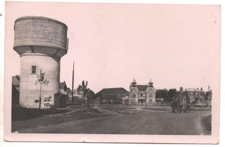 cpsm 80 Heudicourt  la Place ( Château d'eau )