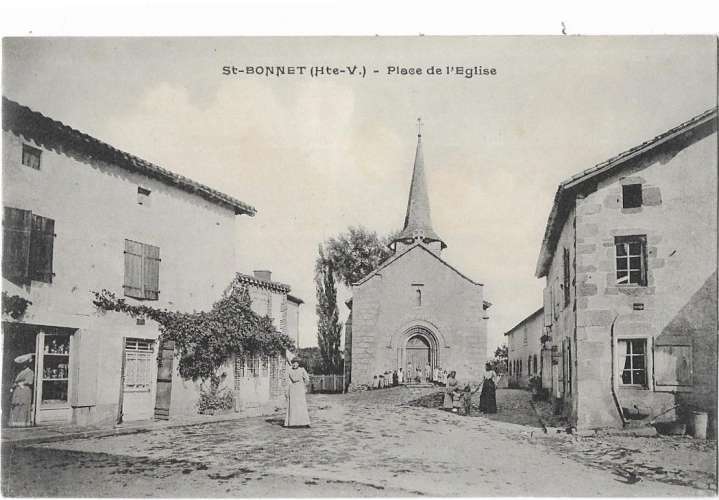 SAINT BONNET: Place de l'église