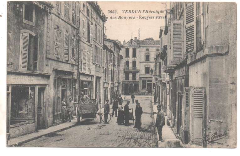 cpa 55 Verdun l' Héroïque - Rue des Rouyers ( commerces )