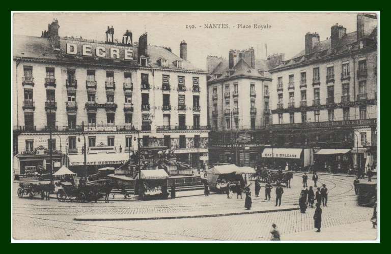 CPA NANTES (44) Place Royale, animée, écrite 1934