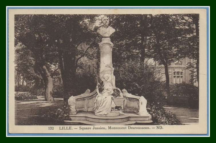 CPA LILLE (59) Square Jussieu, monument Desrousseau non écrite TB