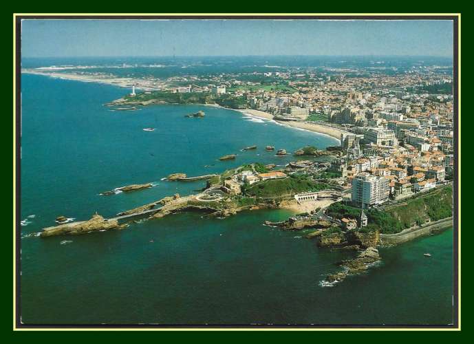 CPM Biarritz (64) vue aérienne, écrite (phare au loin)