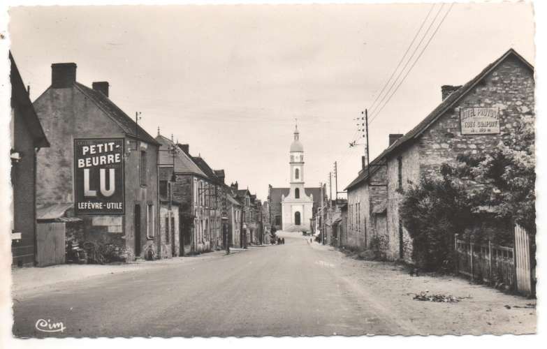 cpsm 44 Derval  L'Eglise et la rue de Rennes